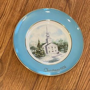 Vintage Avon 1974 Christmas plate